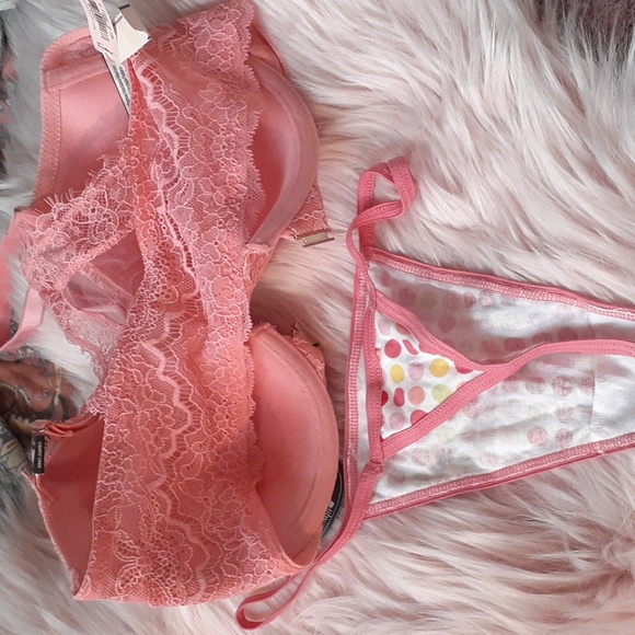 New Listing!! Brand New Victoria's Secret 32DD Lined Demi Bra& Ruby Lou Thong- M - Picture 2 of 4